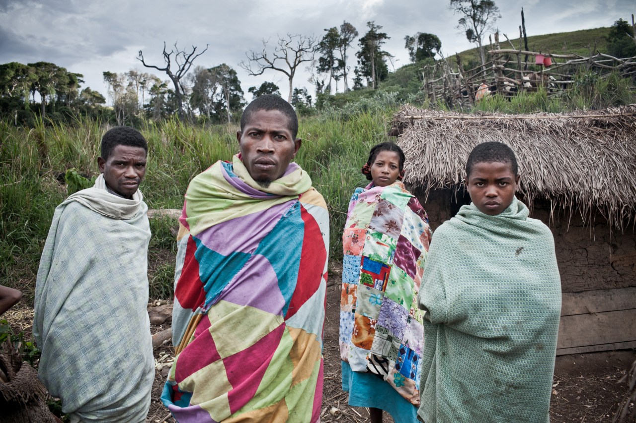 People from the villages of Andorisa and Morarano gathered to rebuild makeshift lodgings after their villages were set on fire by the army in late 2012 in the Tandroka operation.