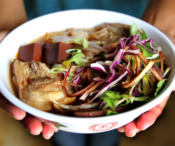 Bún bò Huề. (Photo by The Ravenous Couple)