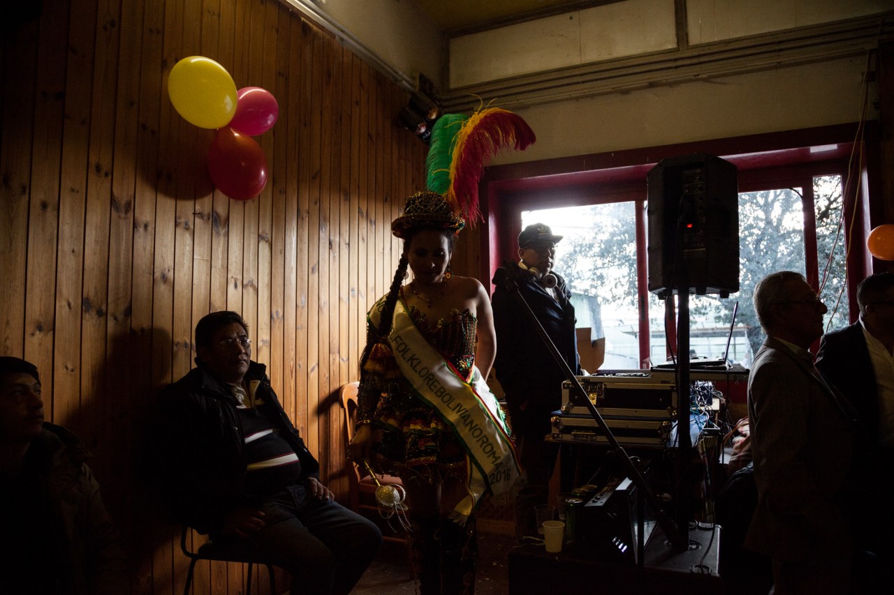 The election of the Reina of the Bolivian Carnival in a senior center in the neighborhood of Rebibbia.