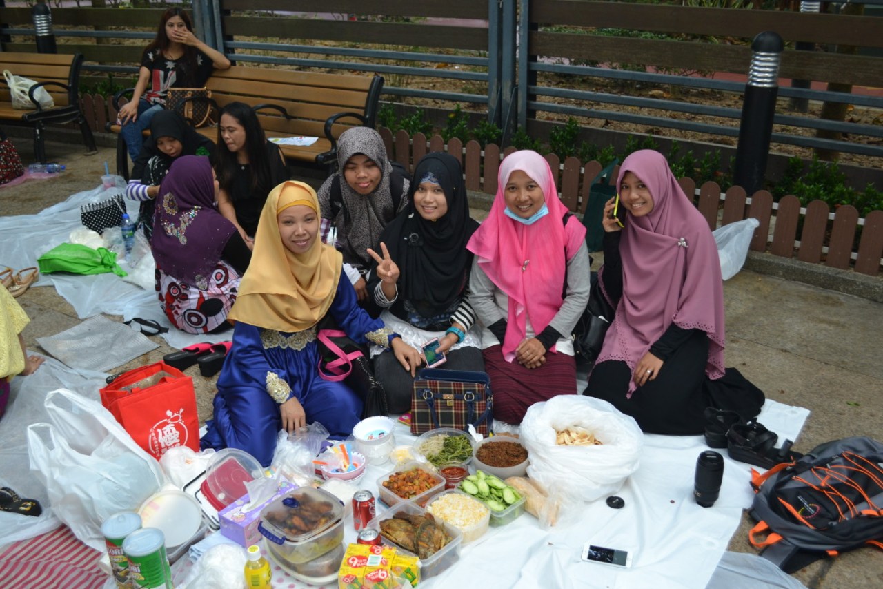 Indonesian friends with their homemade Sunday lunch spread in Victoria Park.