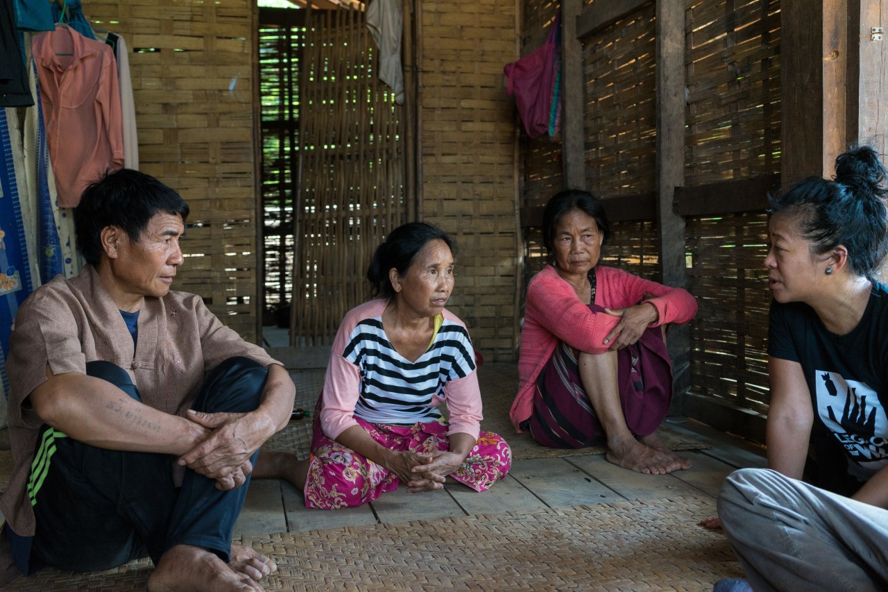 Channapha Khamvongsa (R), the Executive Director of Legacies of war, talks with Luu's family.