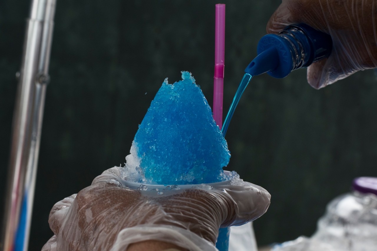 Juan makes a blue raspado.