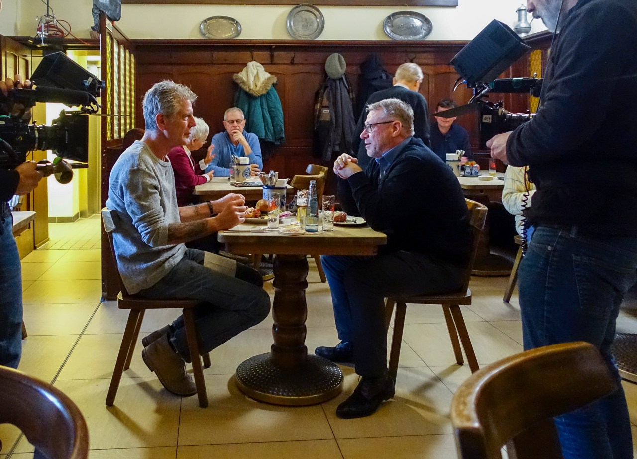 Bourdain and Heinz Grüne at Brauerei zur Malzmühle.