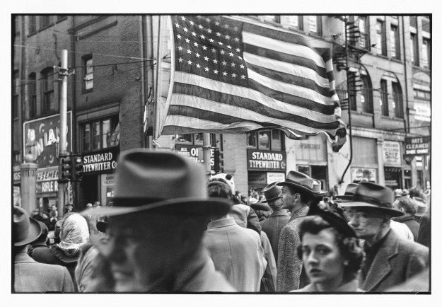 1. Untitled / 2. Crowd at Armistice Day Parade (© Elliott Erwitt / Magnum Photos Courtesy: Carnegie Library of Pittsburgh)