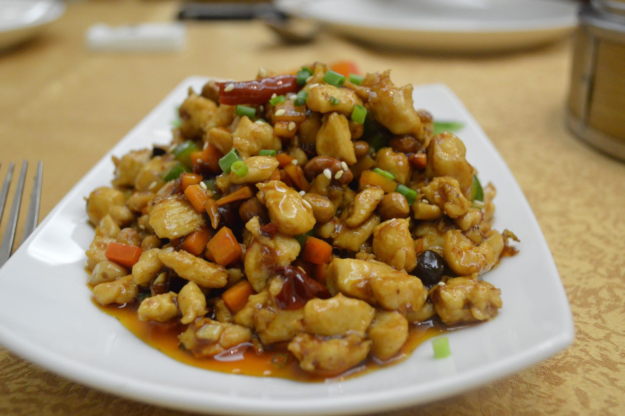 Kung pao chicken is a popular dish among Sri Lankans. Tang Dynasty’s take on the dish is distinctly different, with carrots, cucumbers, black beans, and a tingly sauce laden with Sichuan peppers