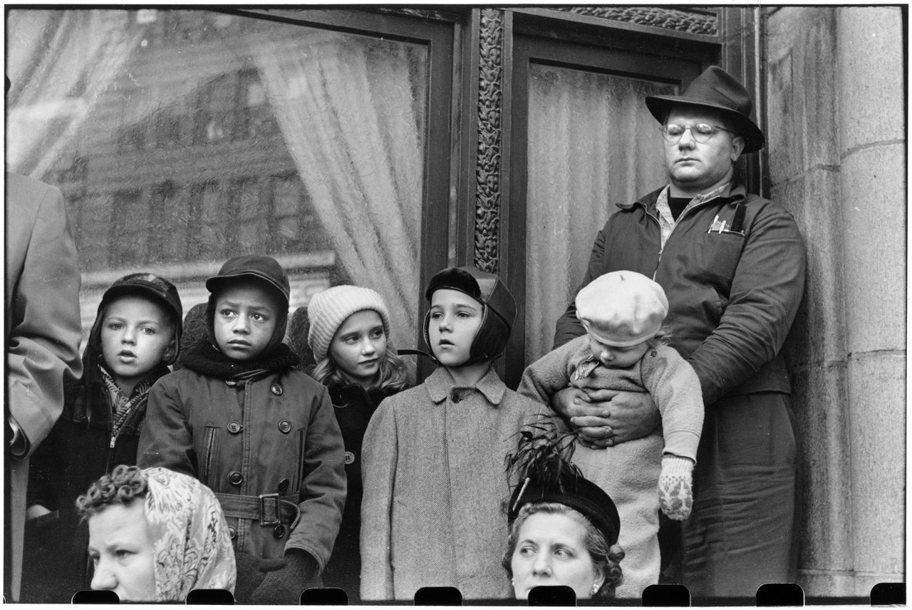 Crowd at Armistice Day Parade (© Elliott Erwitt / Magnum Photos Courtesy: Carnegie Library of Pittsburgh)