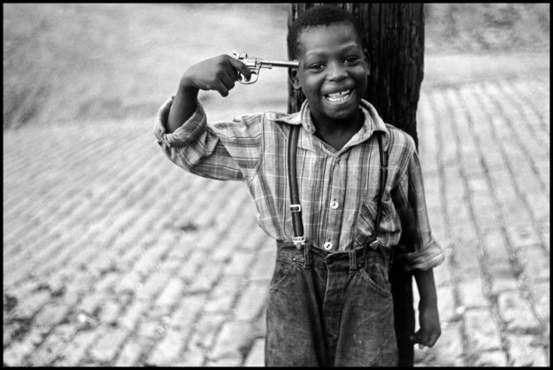 1. Untitled / 2. Crowd at Armistice Day Parade (© Elliott Erwitt / Magnum Photos Courtesy: Carnegie Library of Pittsburgh)