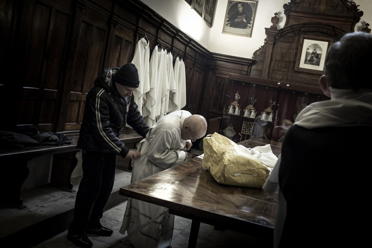 An elderly priest is dressed. On the Wednesday of Holy Week, the Bishop himself will be washing the feet of devotees.