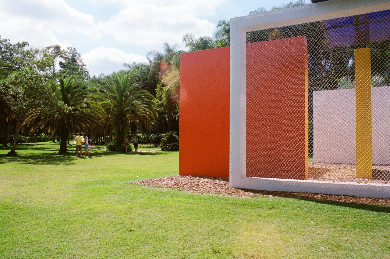 Beside Hélio Oiticica’s “Invençaõ da cor, Penetrável Magic Square No. 5 – De Luxe” (The Invention of the Colour Penetrável Magic Square No. 5 – Deluxe).