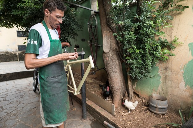 Vinicius Túlio runs a bicycle repair shop from his home, where he restores and maintains bicycles, then delivers them to his customers.