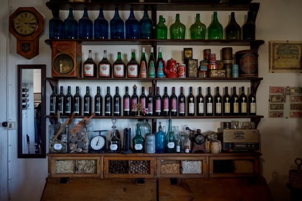 The Almacén de la Capilla general store.