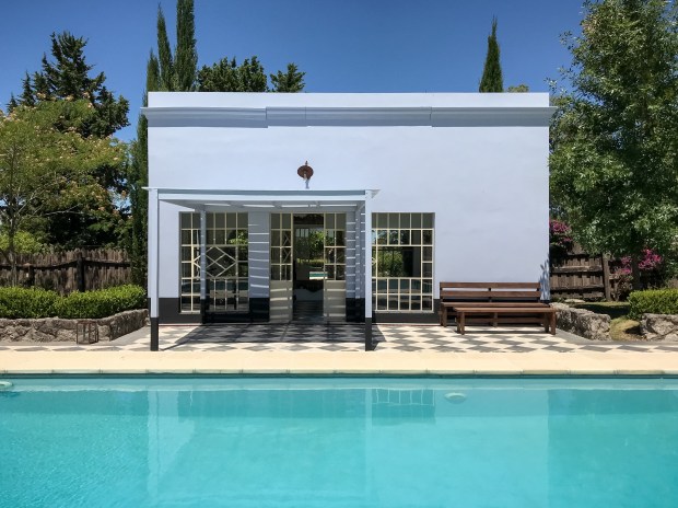 The swimming pool at Narbona Wine Lodge.