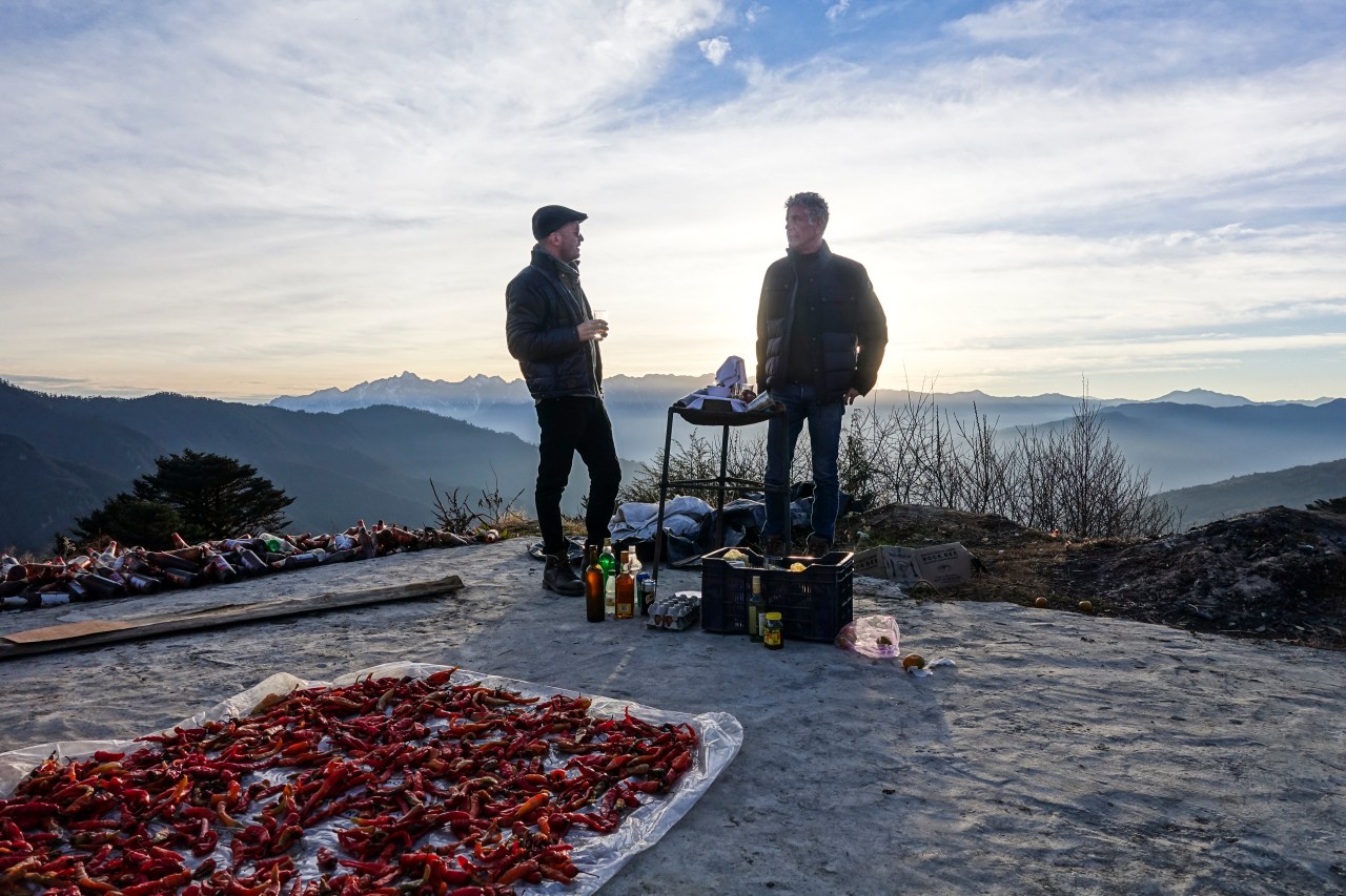 Aronofsky and Bourdain enjoy a roadside cocktail.