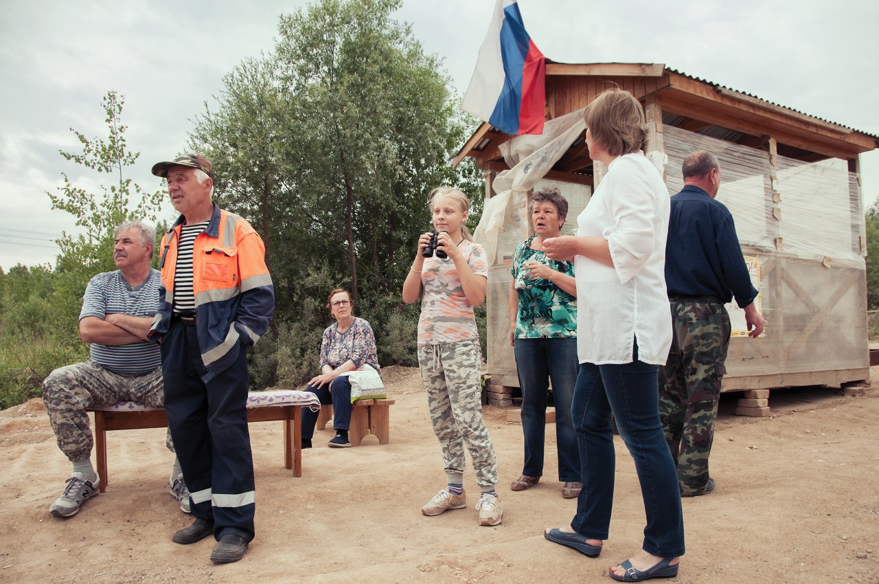 Volunteers watch for new trucks coming to the dump.