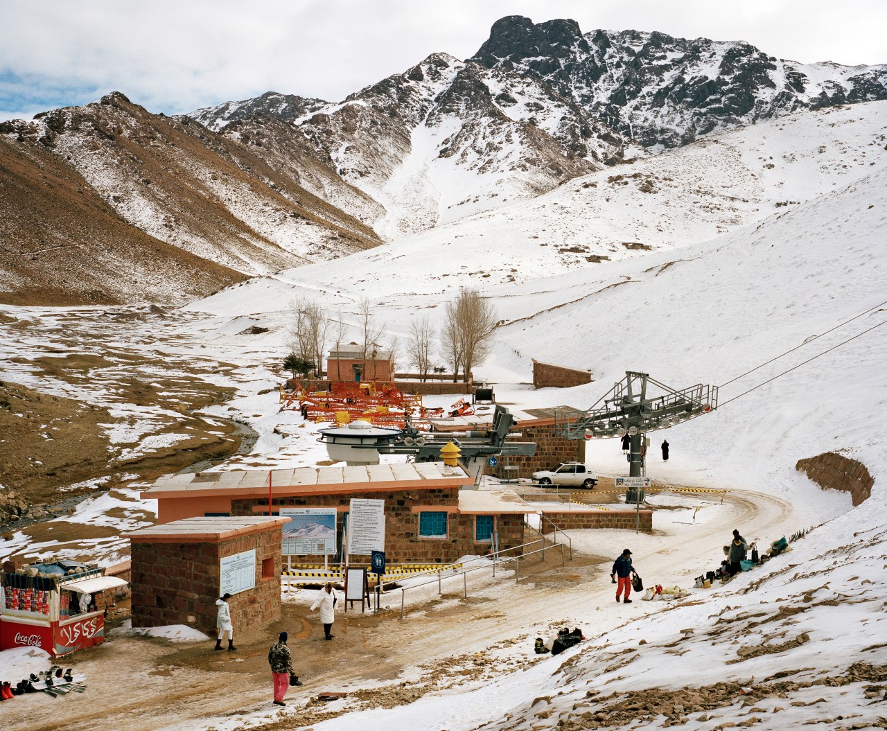 The main chairlift to access Oukaimeden's higher peaks. It was installed in 1963 and has a vertical climb of 620 meters.